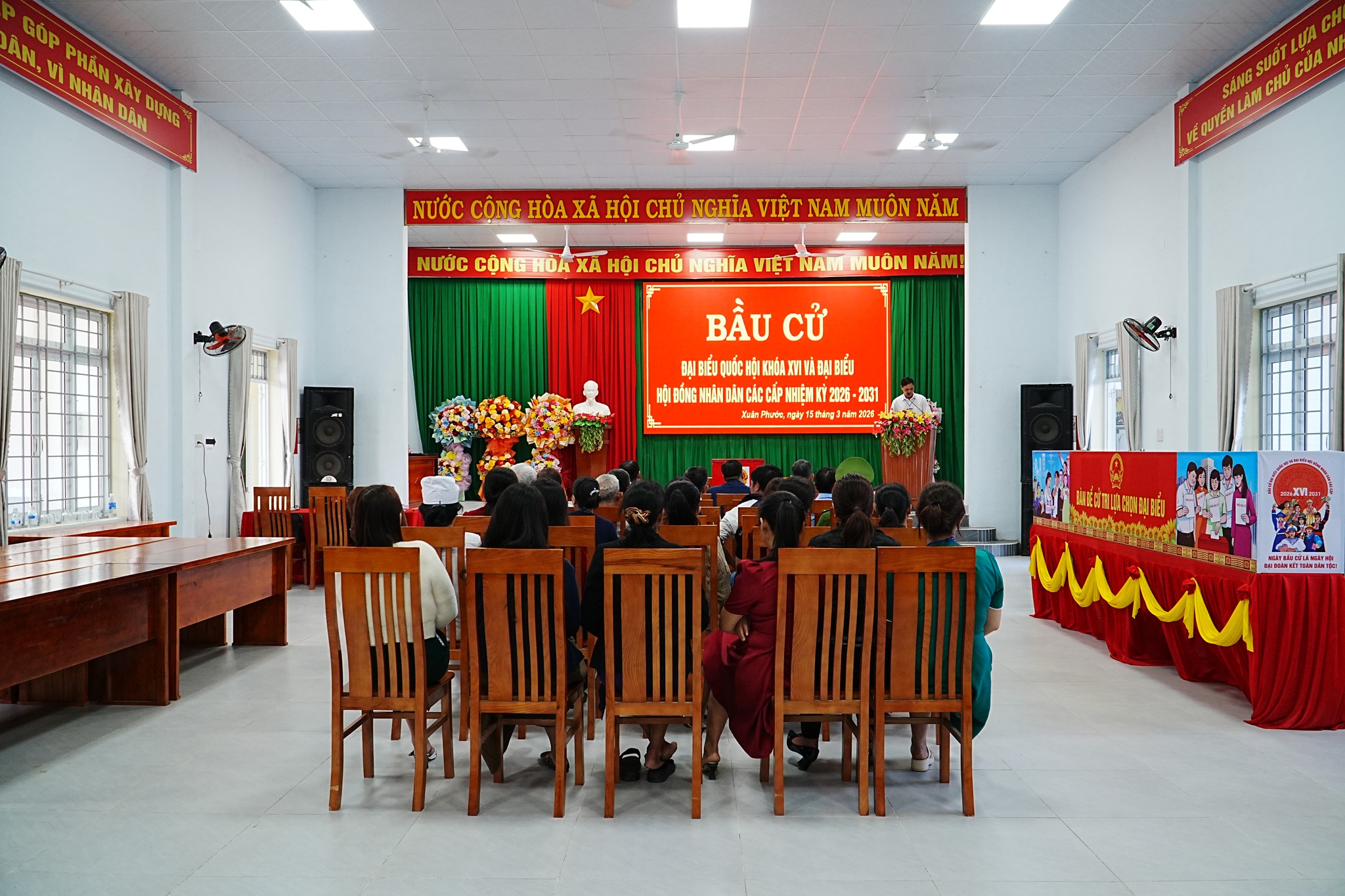 chao cờ bau cử5